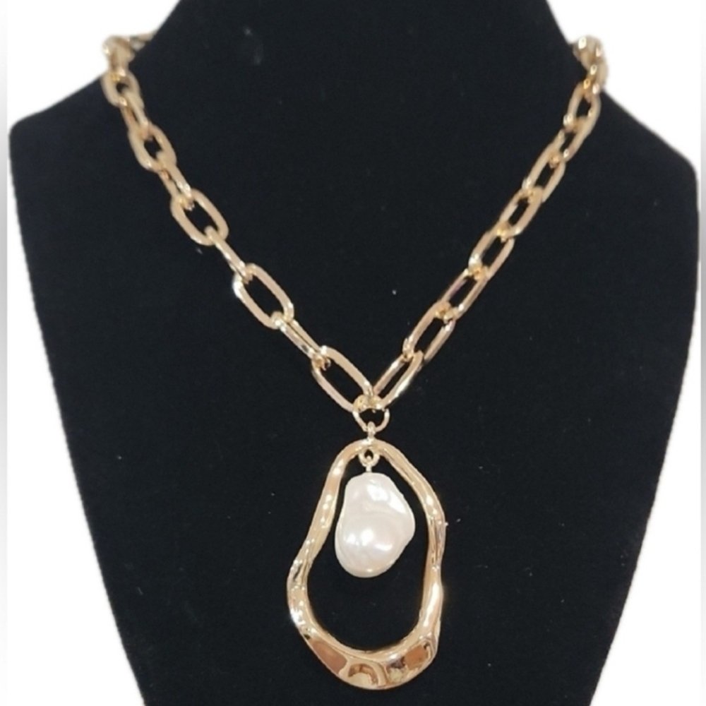 Camila Coelha Elegant Gold Tone 18 Necklace With Lovely Pearl Pendant 85$